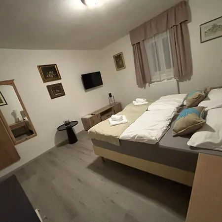 Gato Jenisov Apartmán *